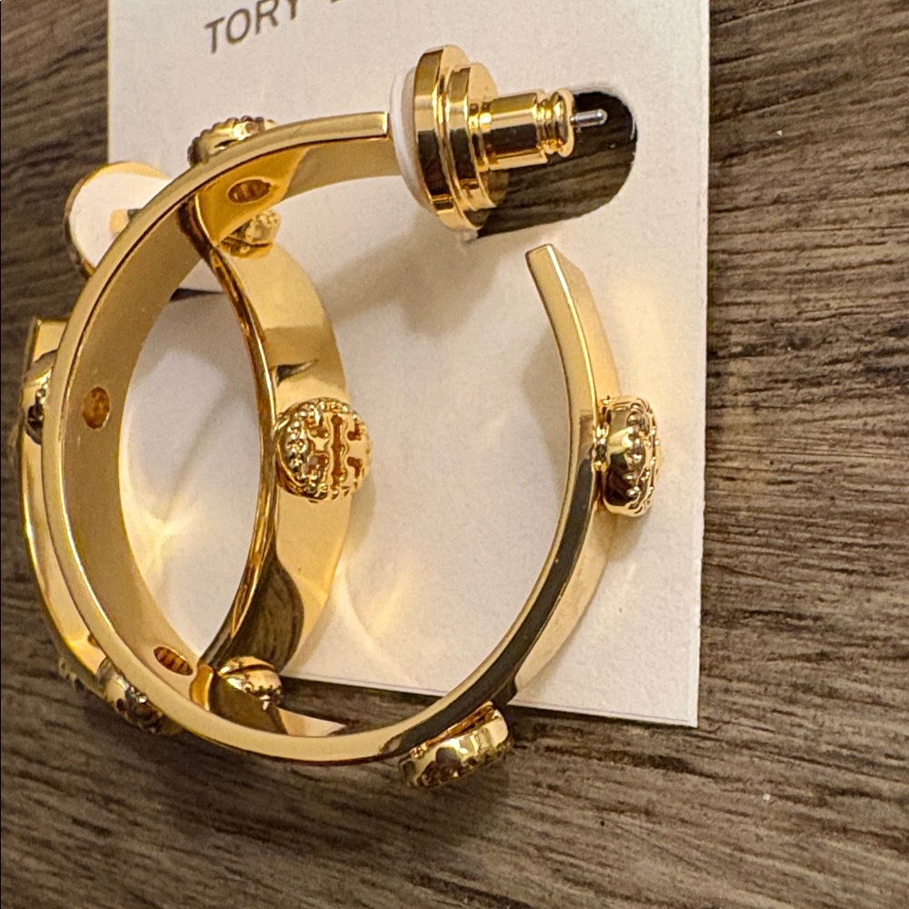 NWT [Tory Burch] Milgrain Gold Logo 3D Medium-Sized Designer Hoop Earrings - Picture 6 of 9